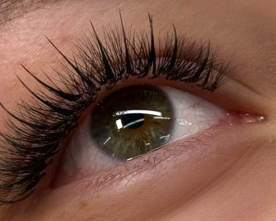 Wispy wimperextensions, van dichtbij